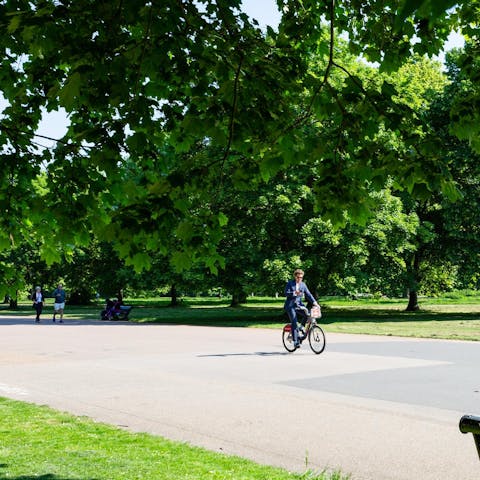 Head to Kensington Gardens for your morning stroll – an eight-minute walk away