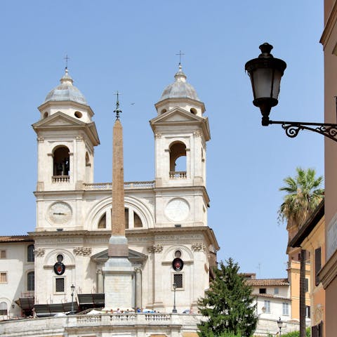 Walk to the Spanish Steps and Piazza di Spagna in less than ten minutes