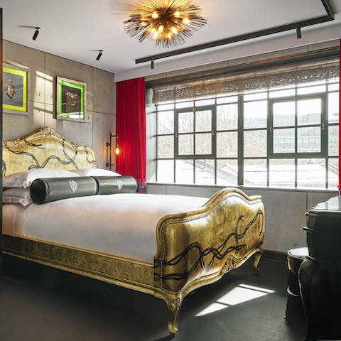 Delight in snoozing in bespoke gold-trimmed black and white graffitied beds