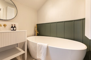 Redbrick Realm image 11