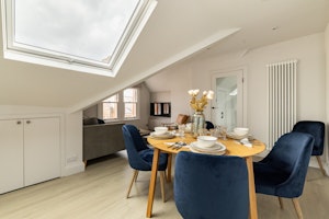 Redbrick Realm image 6