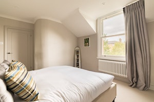 Redbrick Realm image 4
