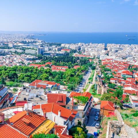 Explore the port city of Thessaloniki, home to ancient ruins and palaces