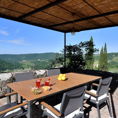 Enjoy breakfast with a panoramic view across the Tuscan hills