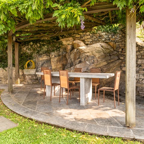 Dine alfresco under the shade of the pergola