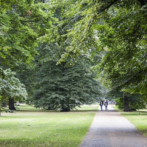 Stay on a quiet mews right by Kensington Gardens and Hyde Park, the perfect spot for an afternoon stroll