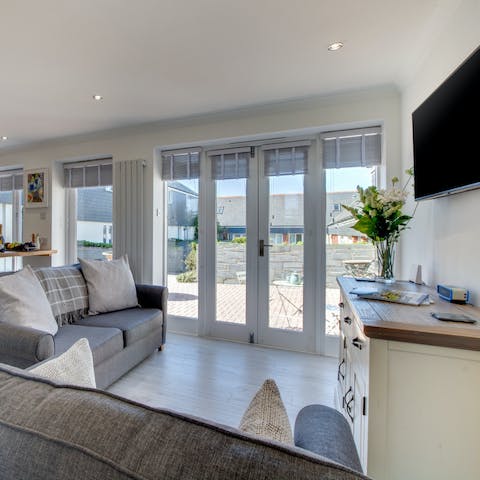 Relax in the light-filled living room after a day on the beach