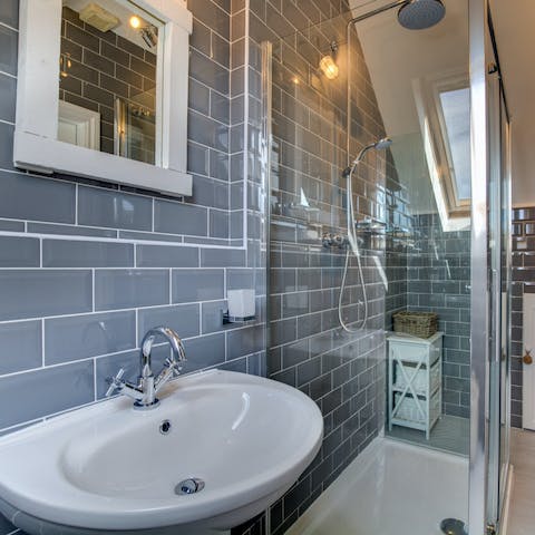 Get ready for an evening out in Padstow in the stylish bathroom
