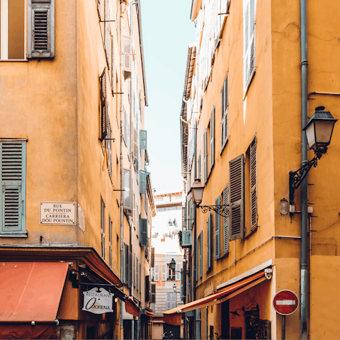 Explore the quintessential towns of Southern France, known for inimitable cuisine and a certain je ne sais quoi