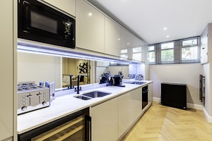 Kensington Retreat image 13