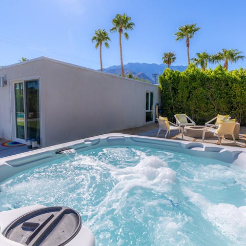 Unwind at the end of a bust day of shopping on Palm Canyon Drive  in the hot tub