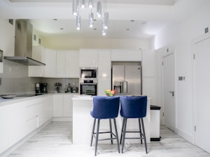 Kensington Hideaway image 8