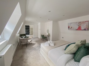 Kensington Hideaway image 7