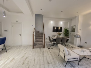 Kensington Hideaway image 4
