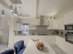 Kensington Hideaway image 3
