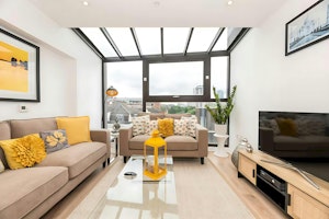 Farringdon Flight image 8