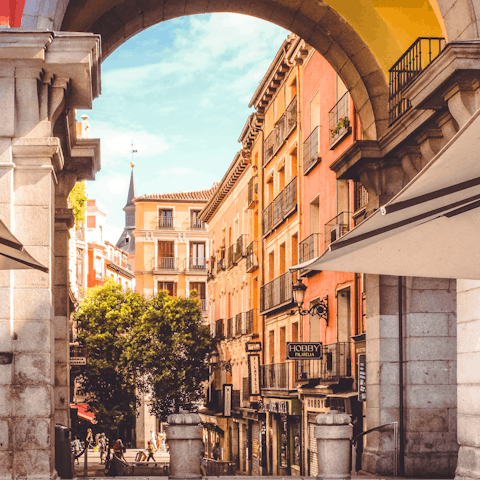Go for lunch at one of the cafes in nearby Plaza Mayor