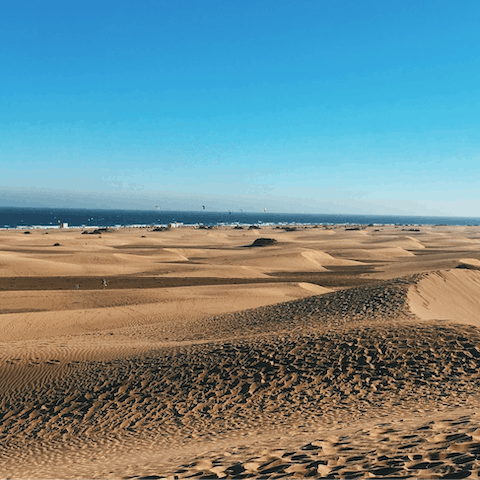 Sprawl out on Playa del Inglés and work on your tan – it's a seven-minute walk away