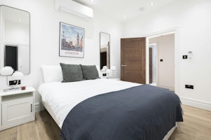 Harley Street Chic image 10