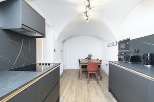 Harley Street Chic image 5