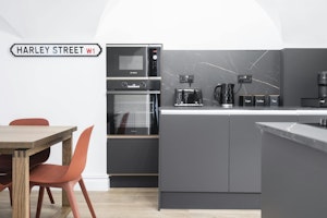 Harley Street Chic image 4