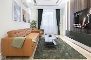 Harley Street Chic image 2