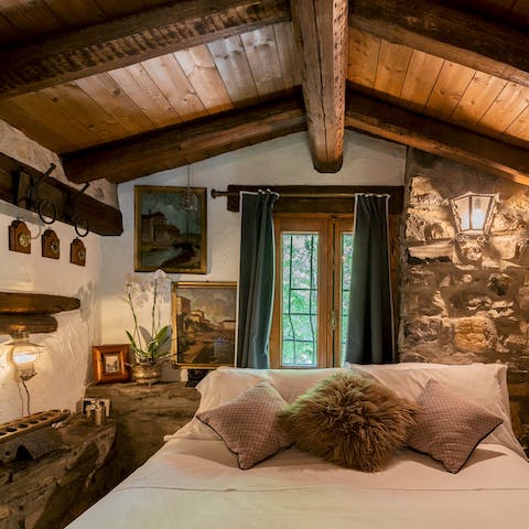 Sleep soundly in your totally secluded surroundings, with nothing but woodland creatures for company