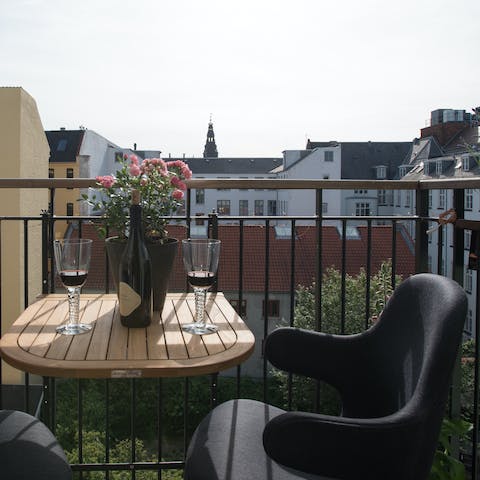 Sip sundowners on your private balcony while enjoying views of Christiansborg’s spire 