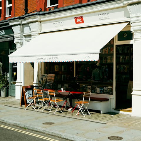 Pause for a refreshing coffee break in Marylebone