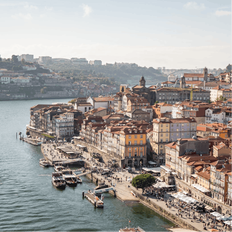 Stay in the heart of Porto, walking distance to shops and restaurants 