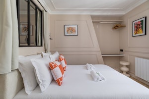 Right Bank Living image 6