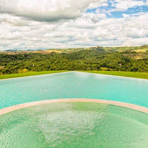 Relax in the private pool and hot tub with panoramic rural views