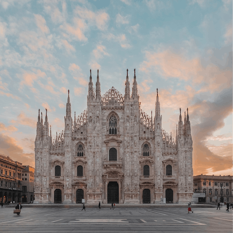Take the leisurely fifteen-minute stroll to the striking Duomo