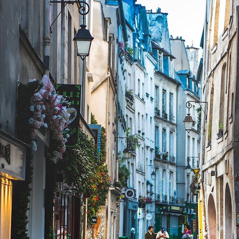 Wander ten minutes to the charming narrow streets of Le Marais – full of historic homes, boutiques and cafés