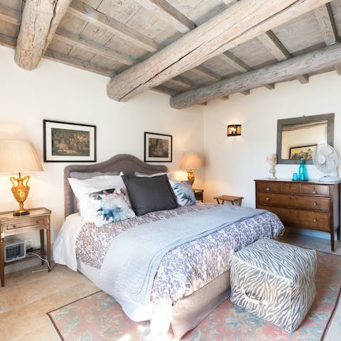 Get some rest in the bedroom with its ancient wooden beams and antiques