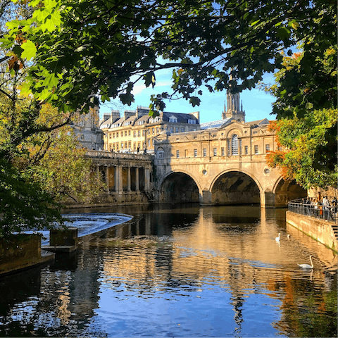 Stroll over the stunning Pulteney Bridge, within walking distance of the home