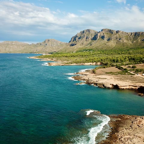 Explore the stunning coastlines and beautiful towns of Mallorca