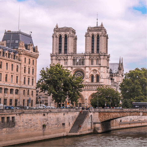 Walk to the Notre Dame Cathedral in just twenty minutes
