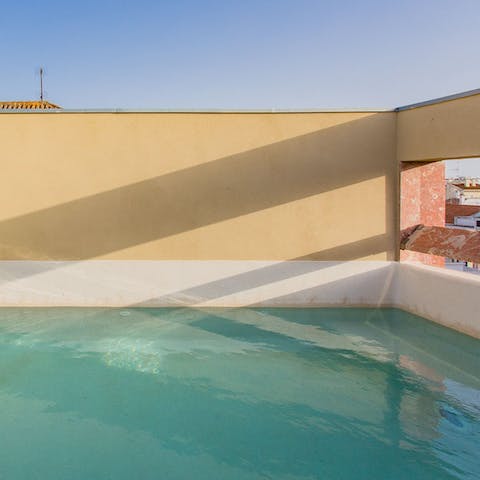 Cool off from the midday Algarve heat in the shared pool