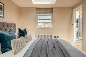 Skylights over Fulham image 15