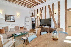 Rocaille Retreat image 12