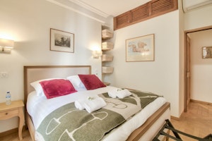 Rocaille Retreat image 8