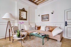 Rocaille Retreat image 5