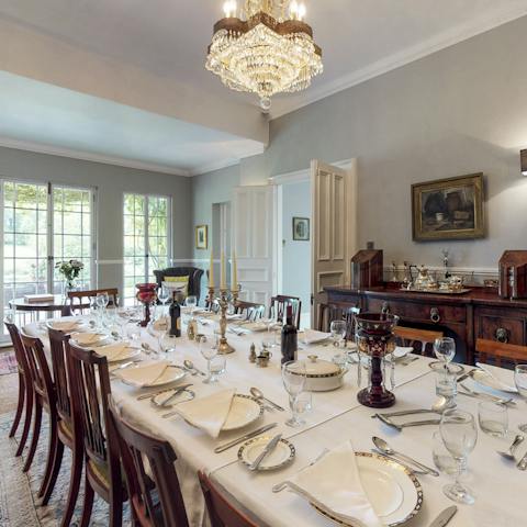Dine like royalty at this 18 seat regency dining table