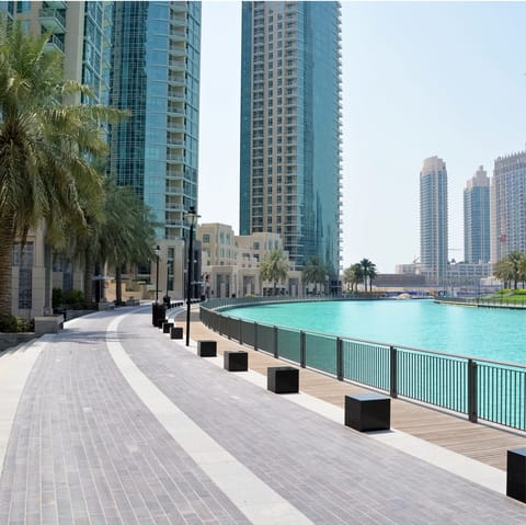 Stroll along Dubai Marina promenade, stopping at cafes along the way