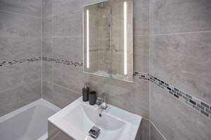 Spa Town image 14