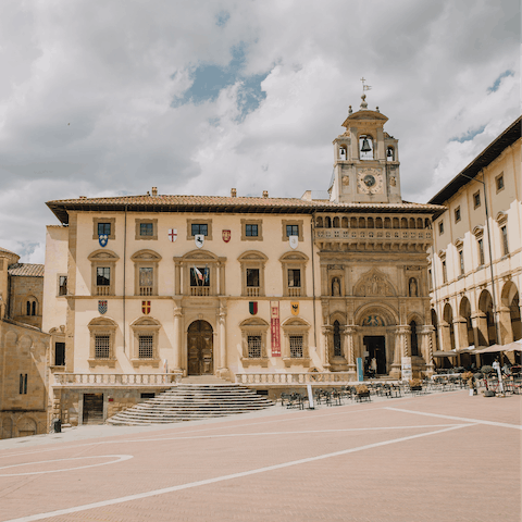 Explore the charming Tuscan city of Arezzo, right on your doorstep
