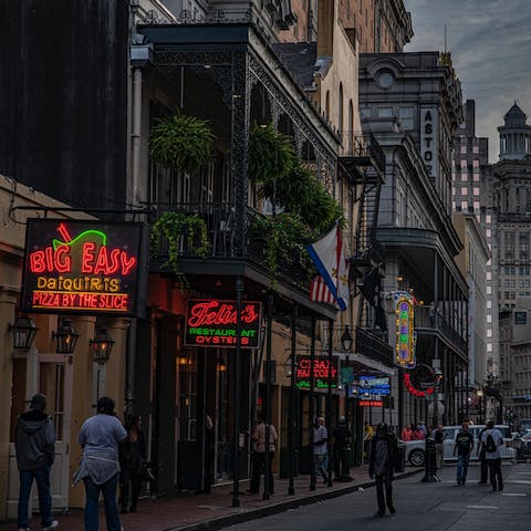 Arrive at Bourbon Street within a 5-minute drive