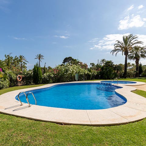 While away sunny afternoons taking dips in the communal pool