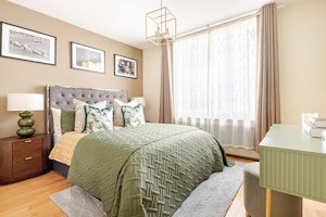 Elegant Townhouse image 7